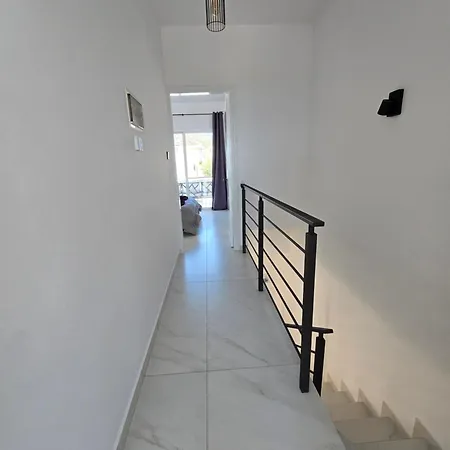 Amavi Villa Peyia